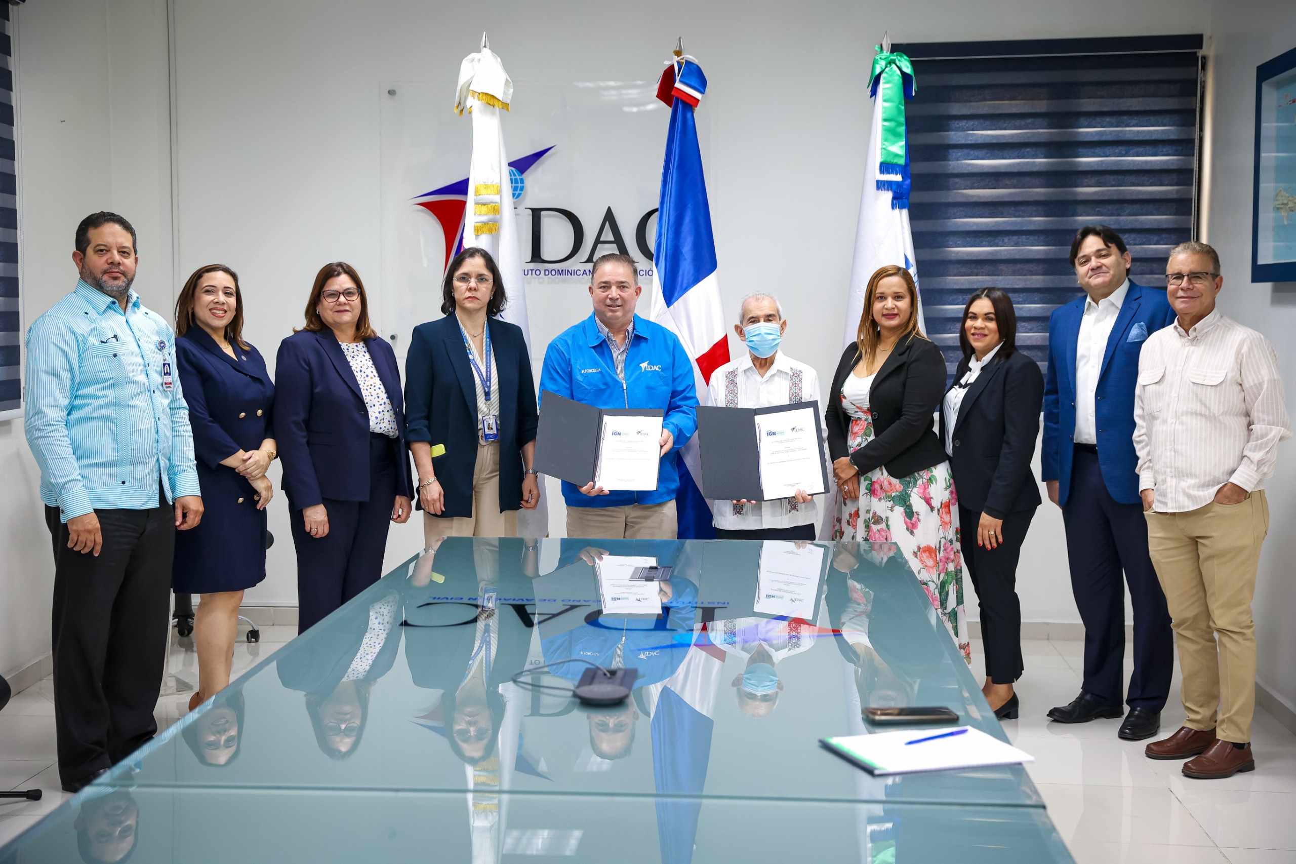 Directores del Idac y del Instituto Geográfico Nacional acompañaron a los titulares de las dos entidades públicas, Héctor Porcella y Bolívar Troncoso Morales.