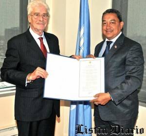 Raymond Benjamín, secretario general dela OACI y Alejandro Herrera, director general del IDAC.