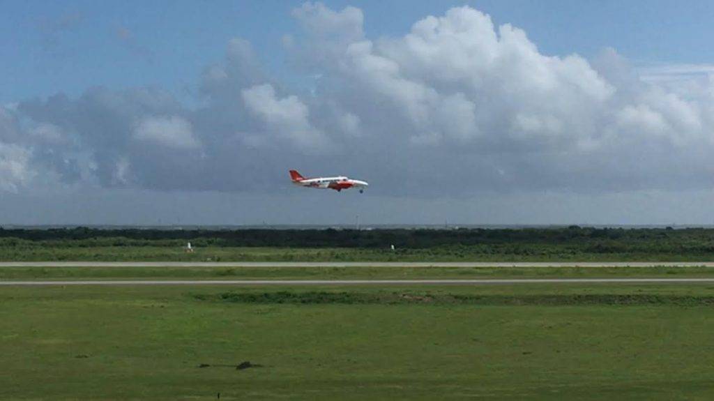 Aeronave aterriza de emergencia