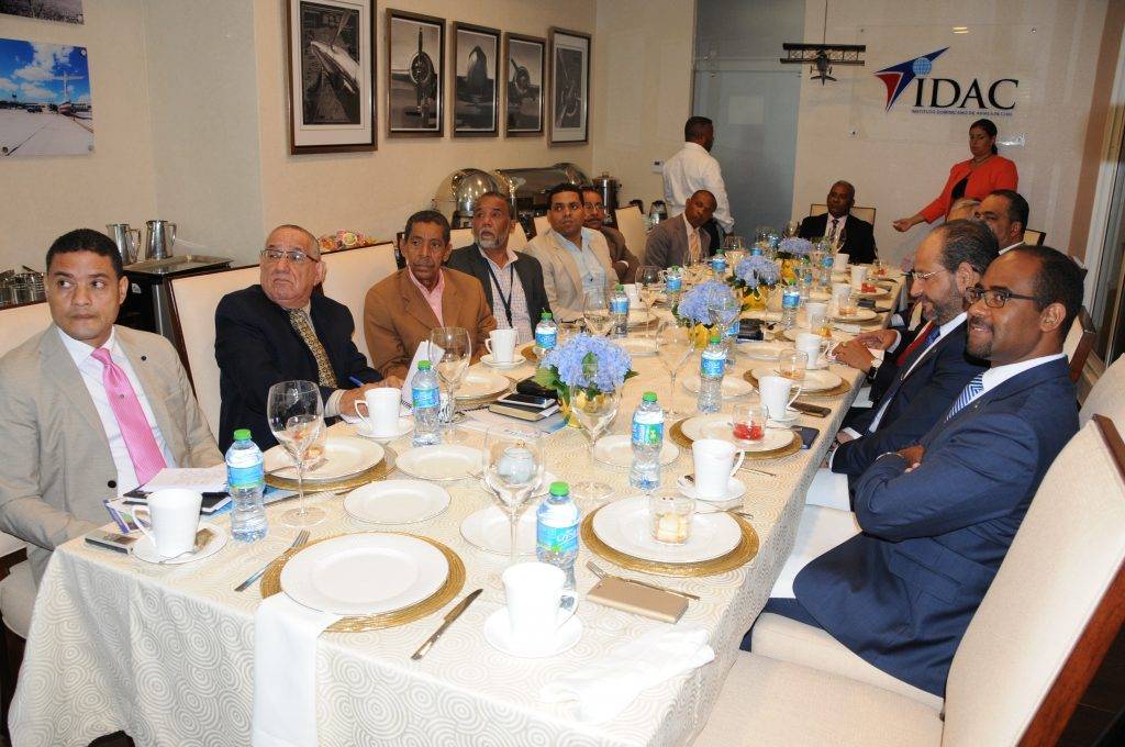 Fructífero encuentro entre directivos del IDAC y comunicadores especializados