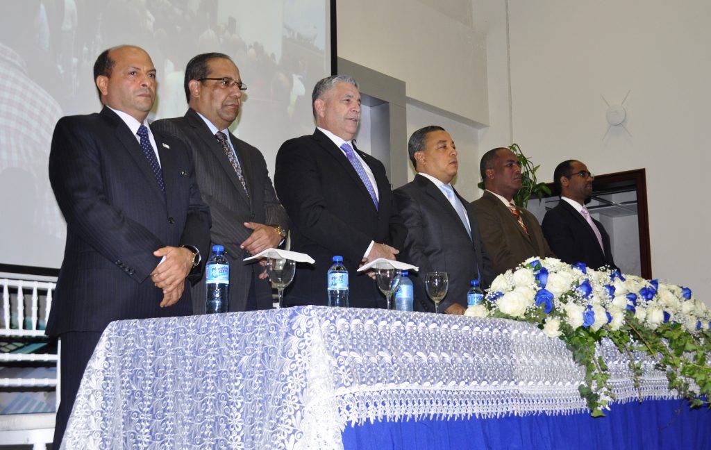 El IDAC reconoce a empleados. El director general anuncia nuevos beneficios para 2018 3