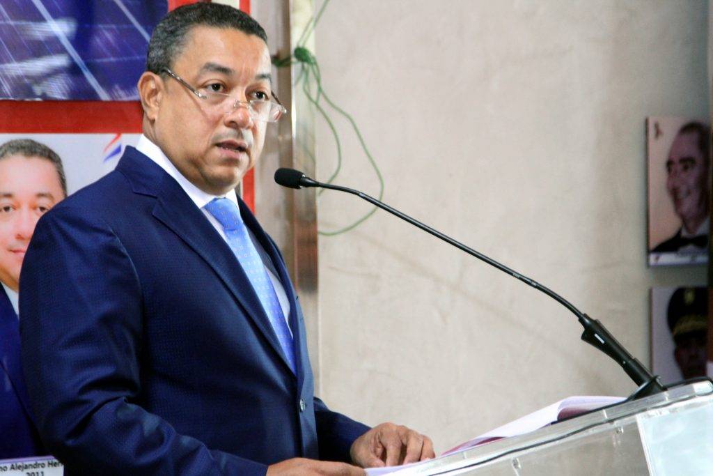 El IDAC reconoce director regional de la OACI y deja inaugurada galería de exdirectores 1