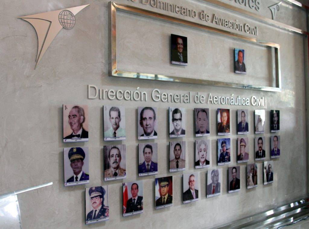 El IDAC reconoce director regional de la OACI y deja inaugurada galería de exdirectores 3