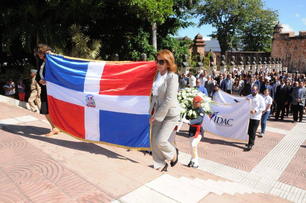 En ofrenda a los Padres de la Patria Herrera traza estrategia del IDAC para este año