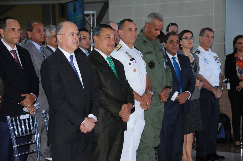 Domínguez Brito pondera aportes del IDAC y el OANA en el control de incendios forestales