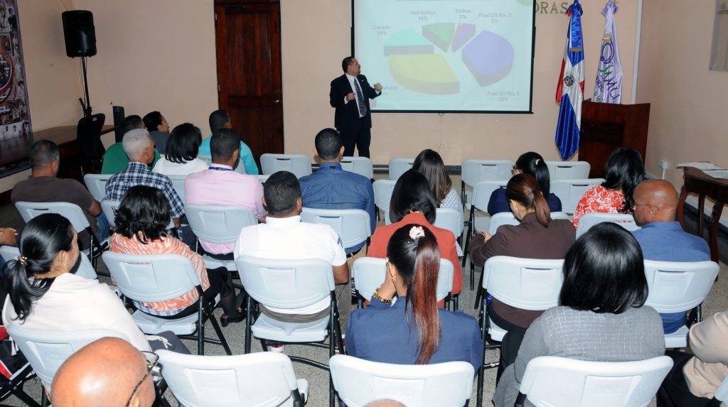 Charla al personal del IDAC sobre eficiencia energética