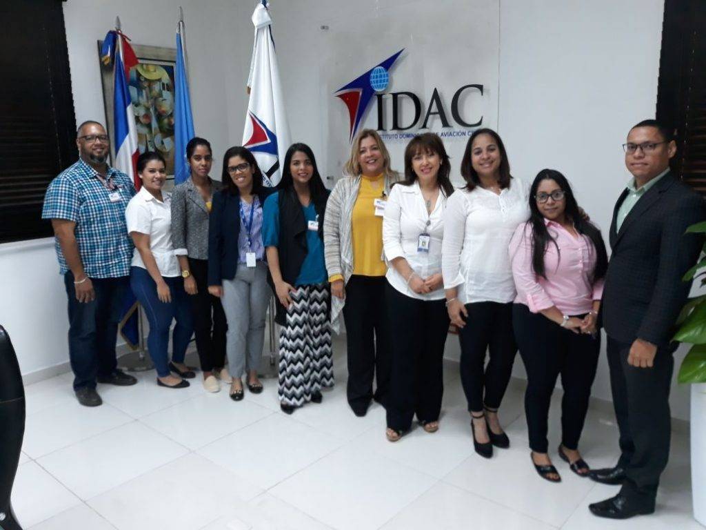 IDAC imparte taller de evaluación comparativa a personal  de compañía de servicio de líneas Aéreas