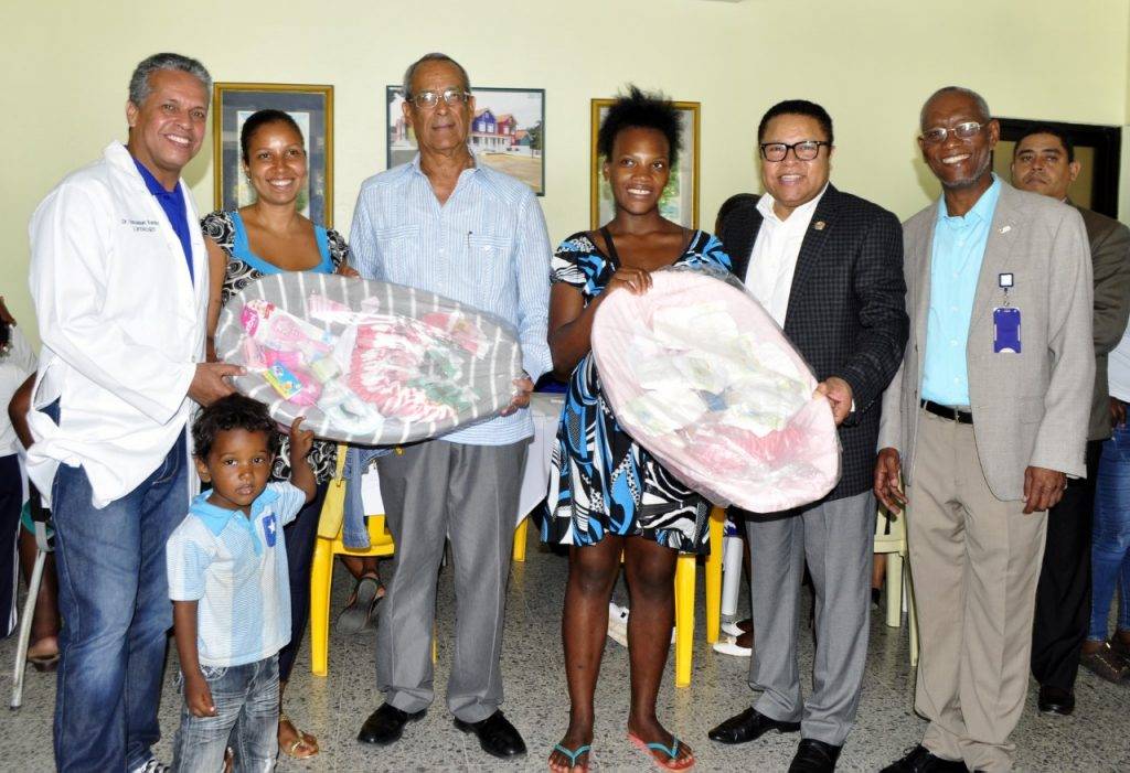 El IDAC y Pasaportes llevan operativo de salud a Samaná 1