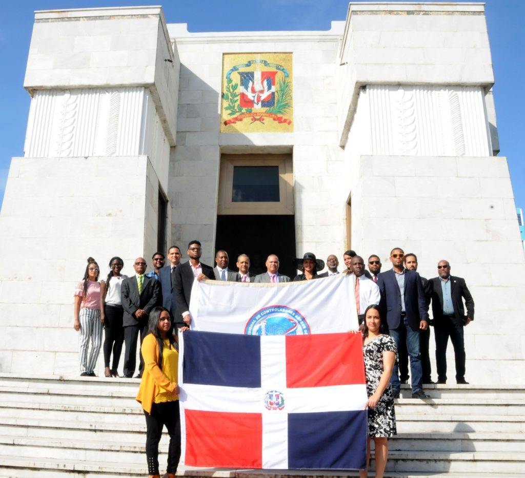 Los controladores de tránsito aéreo están de aniversario y resaltan estabilidad del sistema