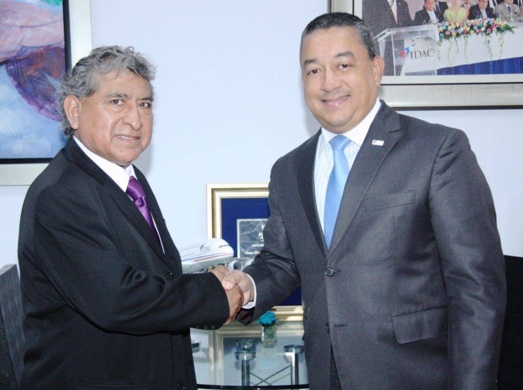 Choferes del IDAC asisten a conversatorio sobre educación vial impartido por experto internacional