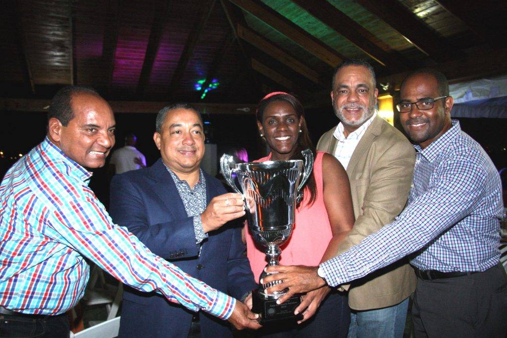 IDAC agasaja al equipo de baloncesto ganador del torneo Aerodom 2019