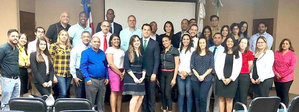 Personal de Reglamentación y Registro Aeronaves del IDAC participa en diplomado sobre Prevención Lavado de Activos