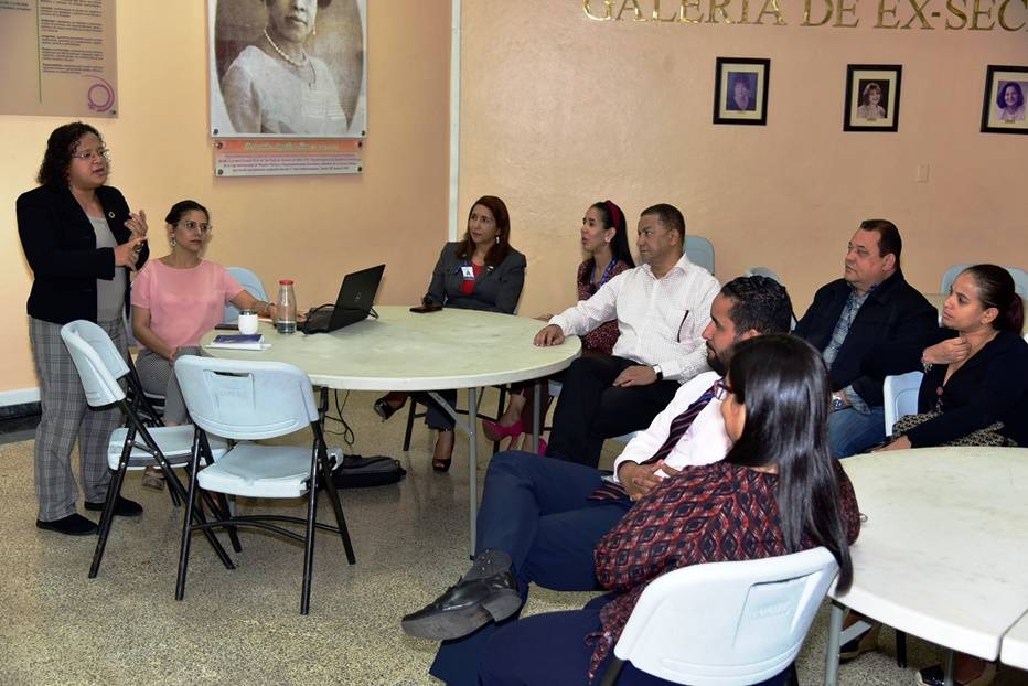 Personal del IDAC y del MEPyD participan en conversatorio sobre buenas prácticas en manejo estadísticas con perspectivas de género Personal del IDAC y del MEPyD participan en conversatorio sobre buenas prácticas en manejo estadísticas con perspectivas de género