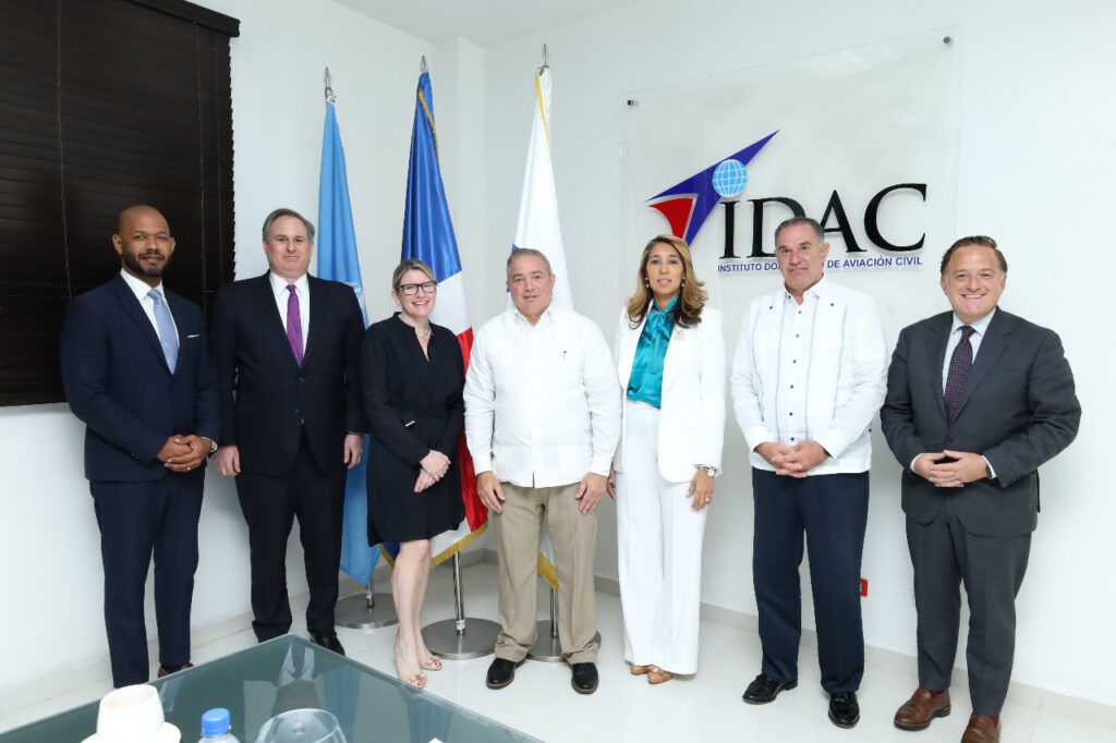 Idac y Jac evalúan con  ejecutivos de Jetblue fórmulas para  disminuir costos de vuelos entre Estados Unidos y RD 2
