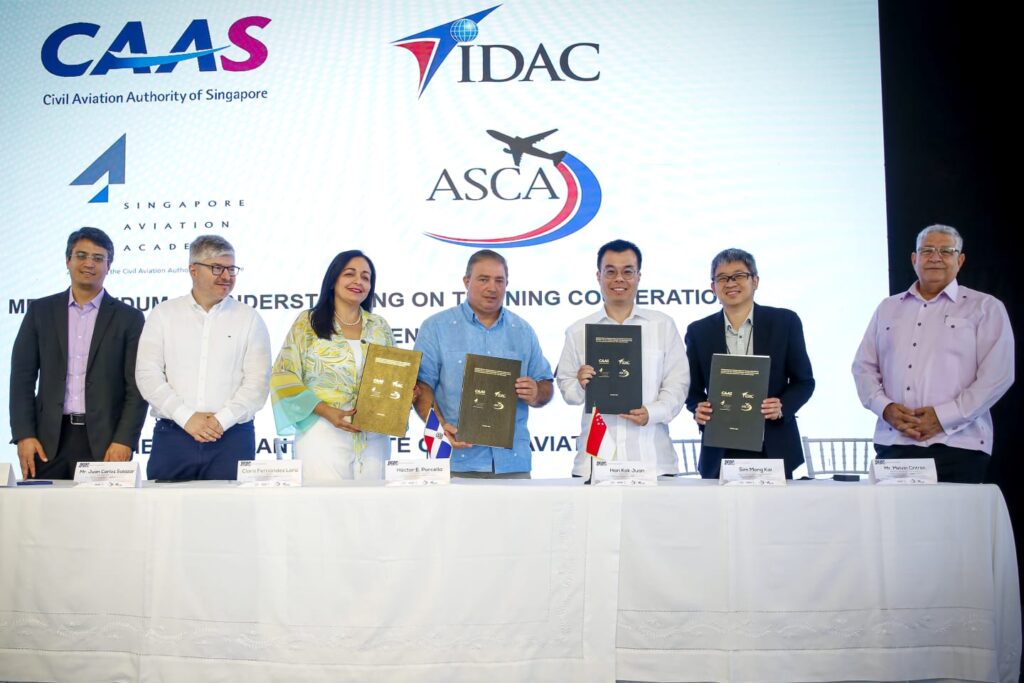Idac suscribe memorando de entendimiento con Autoridad Aeronáutica de Singapur