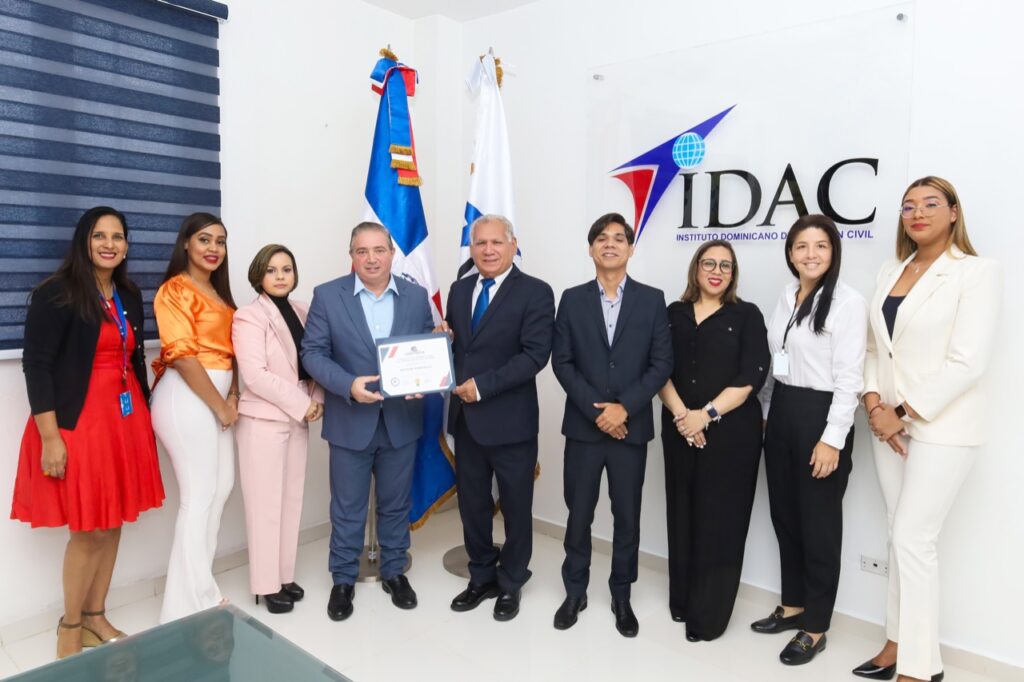 Asociación Dominicana de Tripulantes resalta auge de la aviación comercial del país y reconoce al Idac