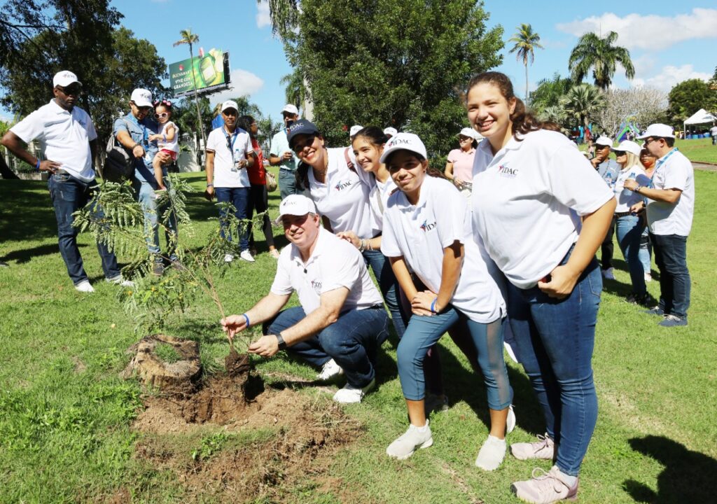Idac celebra encuentro de convivencia en el Bótanico con motivo del mes de la familia 2