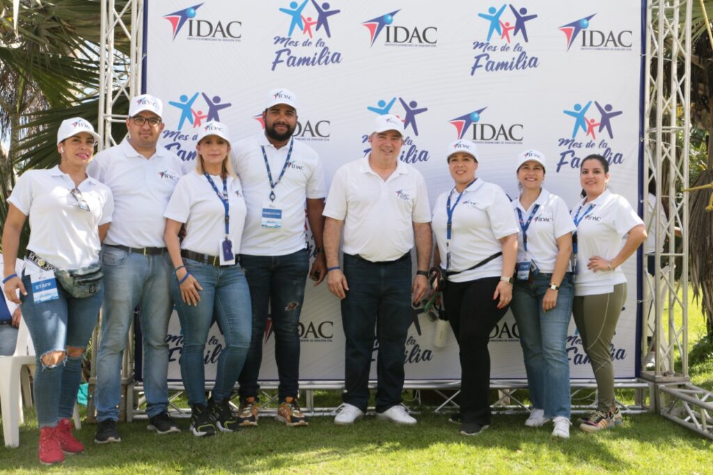 Idac celebra encuentro de convivencia en el Bótanico con motivo del mes de la familia 1