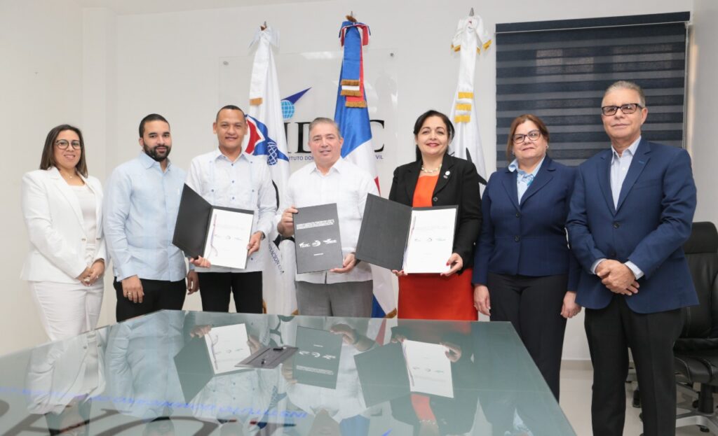 Idac y Enalas formalizan acuerdo de capacitación para afianzar seguridad operacional en sector aeronáutico