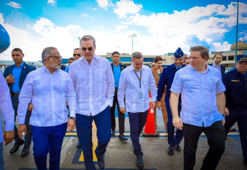 Porcella greets Sky High growing and values  president Abinader commitment with civil aviation  3