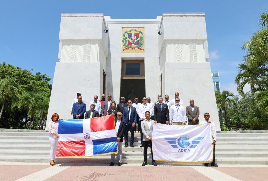Adeia celebra Día Internacional del Especialista de la Información Aeronáutica y agradece respaldo actual gestión Idac