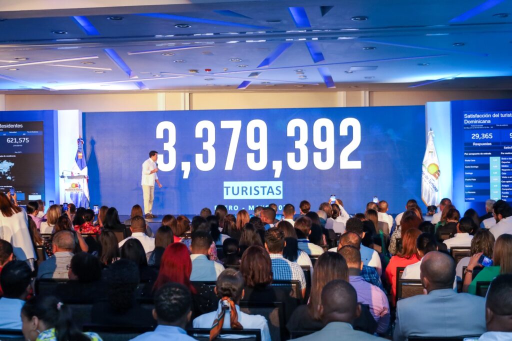 Porcella pondera las nuevas cifras del crecimiento turístico y resalta la exitosa alianza estratégica del turismo y la aviación civil 3