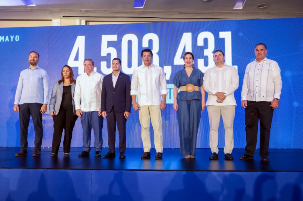 Porcella pondera las nuevas cifras del crecimiento turístico y resalta la exitosa alianza estratégica del turismo y la aviación civil