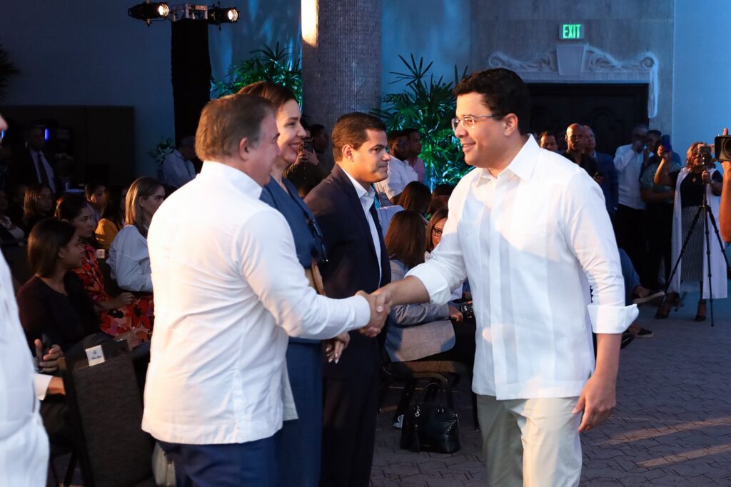 Porcella pondera las nuevas cifras del crecimiento turístico y resalta la exitosa alianza estratégica del turismo y la aviación civil 2