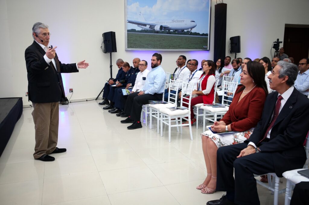 Experto internacional evalúa junto a responsables del Idac factores humanos que inciden en la seguridad operacional 2