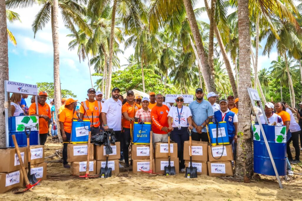 Idac encabeza jornada de limpieza y reforestación en zona costera de Playa Jackson, en el Catey de Samaná 3