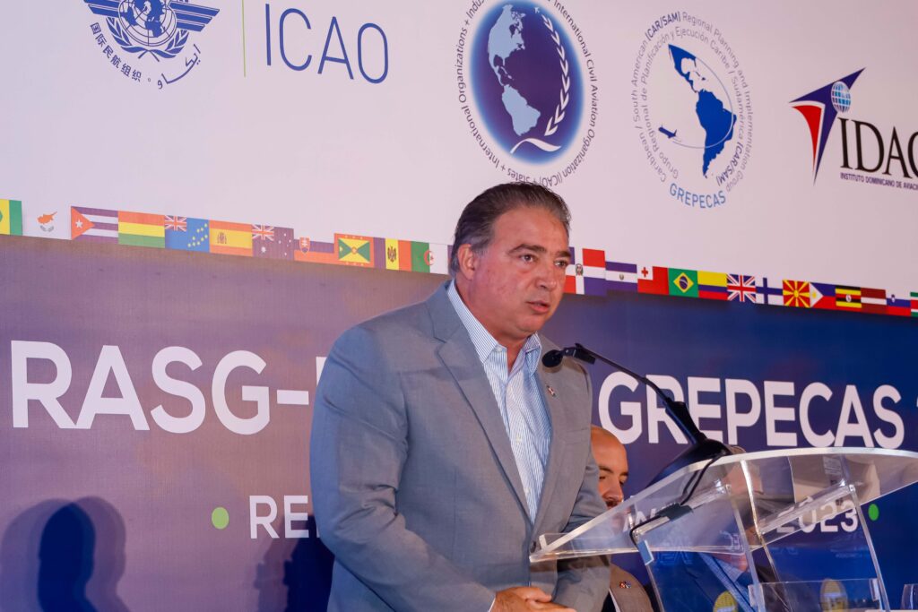 Héctor Porcella, director general del Idac, durante su discurso de bienvenida a los participantes de la Reunión Grepecas/Rasg-pa