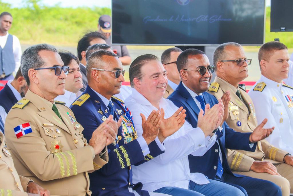 Héctor Porcella, after congratulating the Commander General of the Air Force, Major General Carlos Febrillet Rodríguez, for the important initiative.