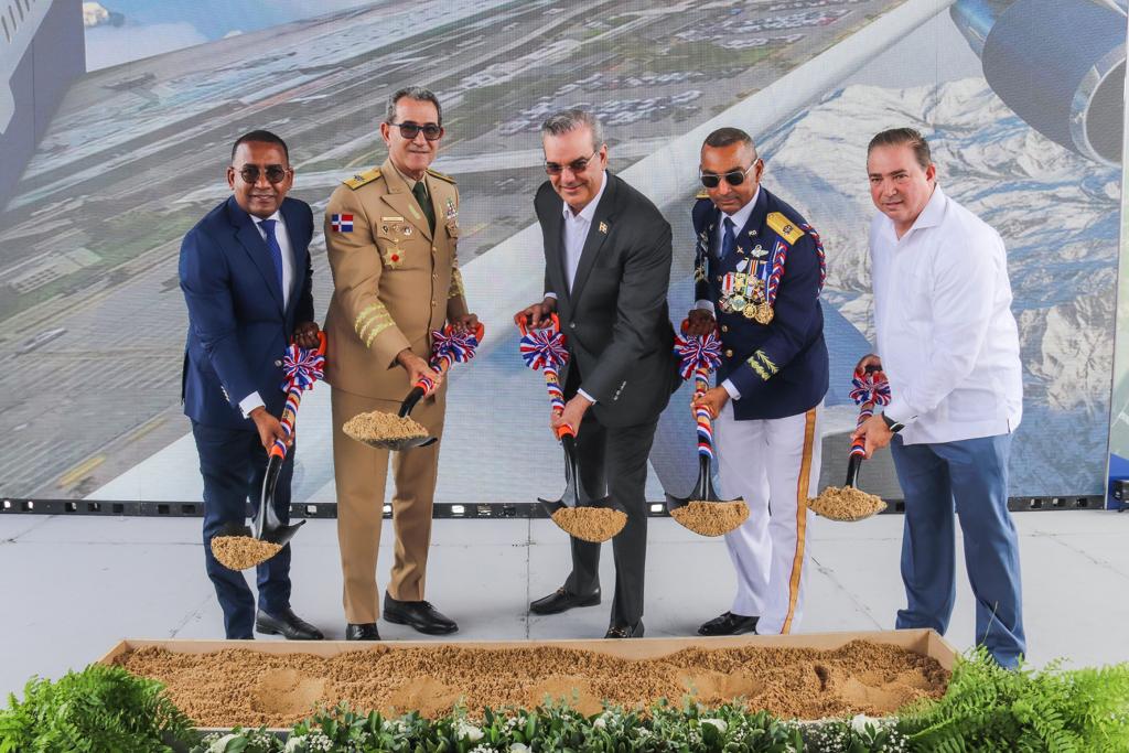 President Abinader leads act for renovation of San Isidro airfield