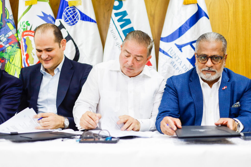 Porcella define acuerdo como un gran paso para fortalecer capacidad del país ante desastres y emergencias  