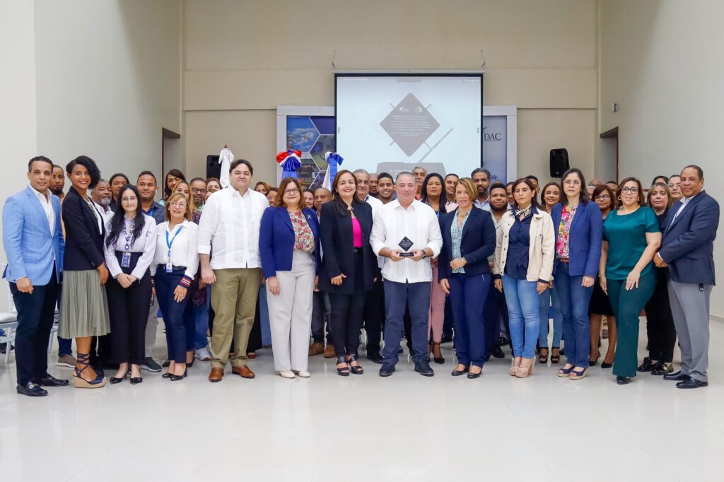 Reconocimiento al director general del Idac, Héctor Porcella