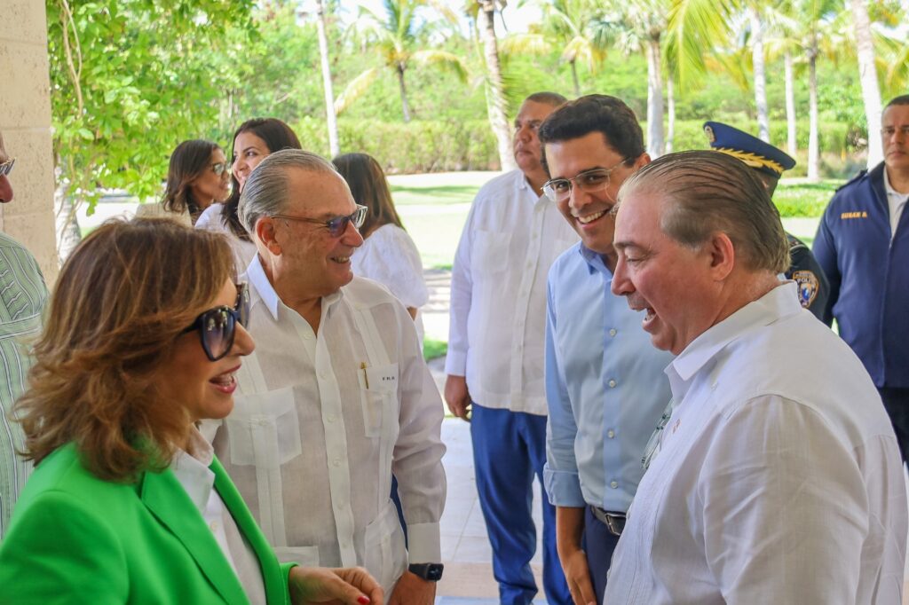 Frank Rainieri, presidente del Grupo Puntacana; David Collado, ministro de Turismo; Milagros Germán, ministra de Cultura y Héctor Porcella, dire