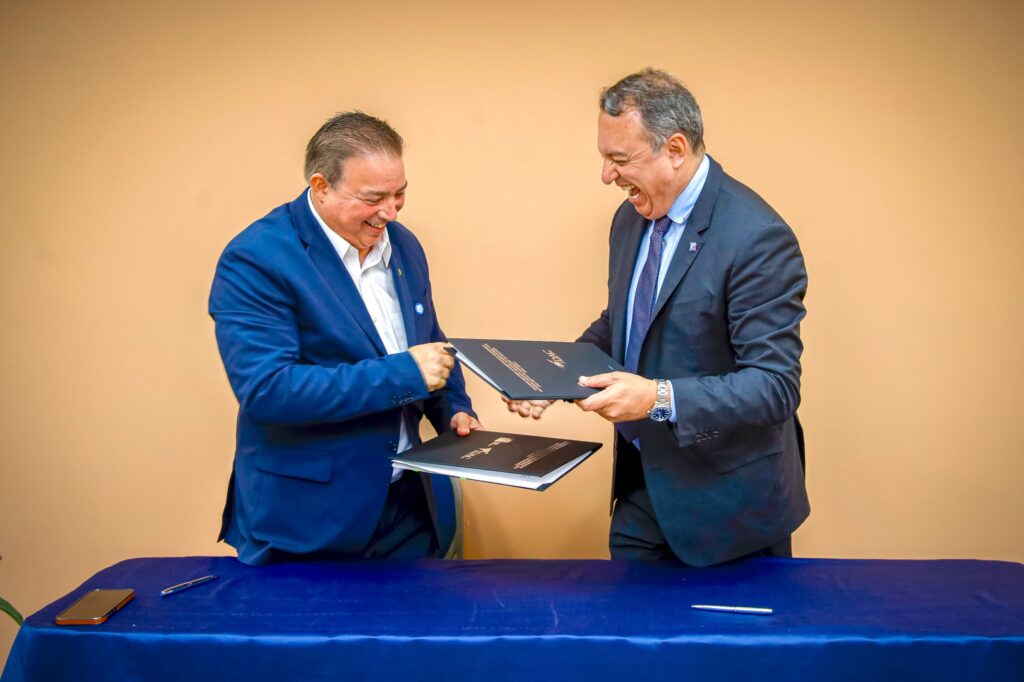 Director general del Idac, Héctor Porcella y el director general de la Aci, Luis Felipe de Oliveira