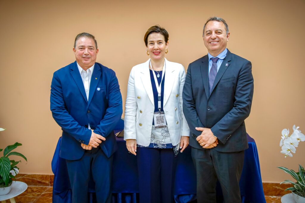 Directores generales del Idac y la Aci, Héctor Porcella y Luis Felipe de Oliveira y Mónika Infante, directora General de Aerodom