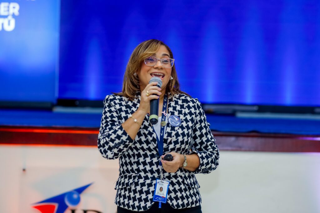 Yeny Genao, de la dirección de Recursos Humanos del Idac