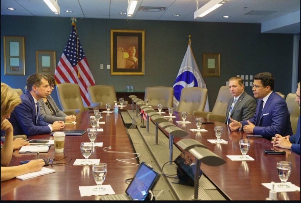 David Collado, ministro de Turismo de República Dominica y Héctor Porcella director general de IDAC.