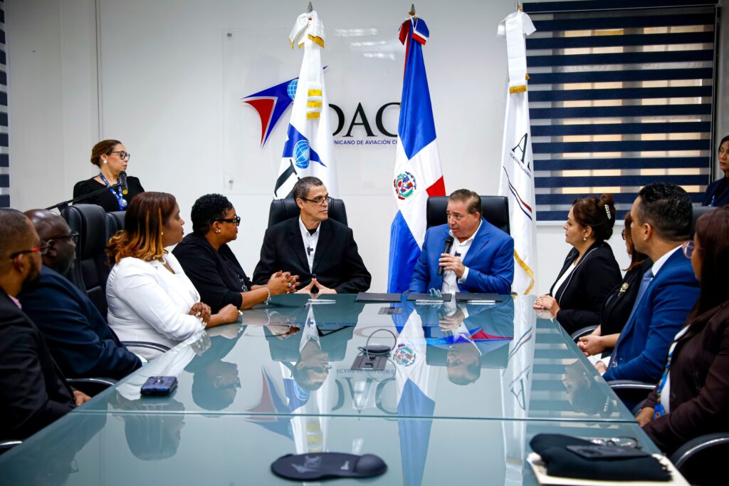 Autoridades del Idac y la Asca junto a los integrantes de la Fundación de Educación Secundaria Islas de Barlovento- Svobe.