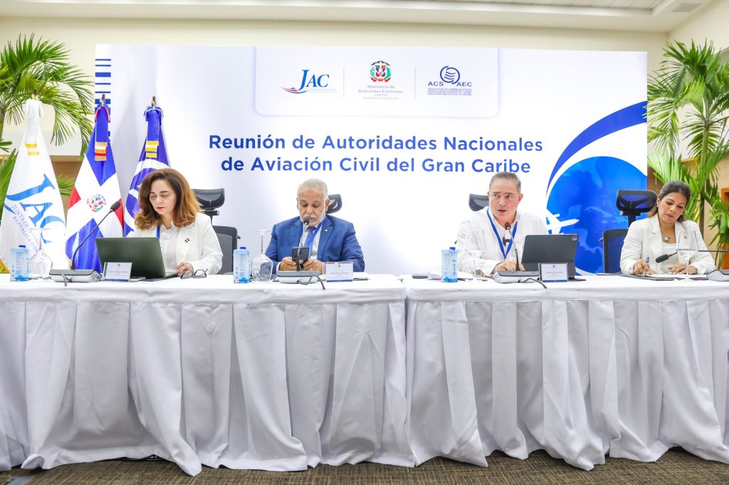 Héctor Porcella junto a los organizadores del evento.