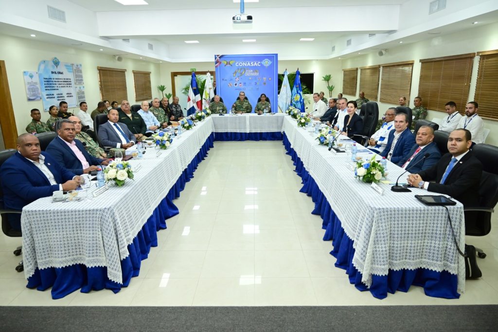 Representantes de diversos organismos relacionados con la seguridad y la aviación civil.