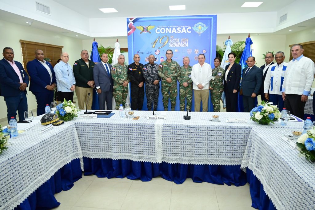 Reunión del Conasac encabezado por el ministro de Defensa, teniente general Carlos Luciano Díaz Morfa