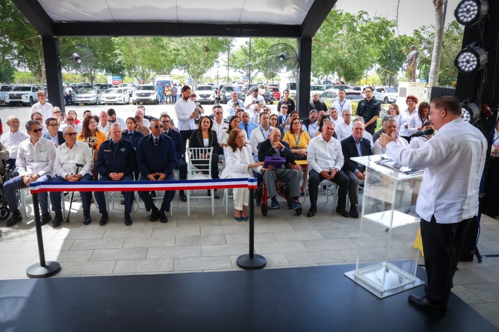 El director general del Idac, Héctor Porcella, durante el acto en el que se nombró al salón de actos de la Asca, con el nombre de Franklin Polanco.