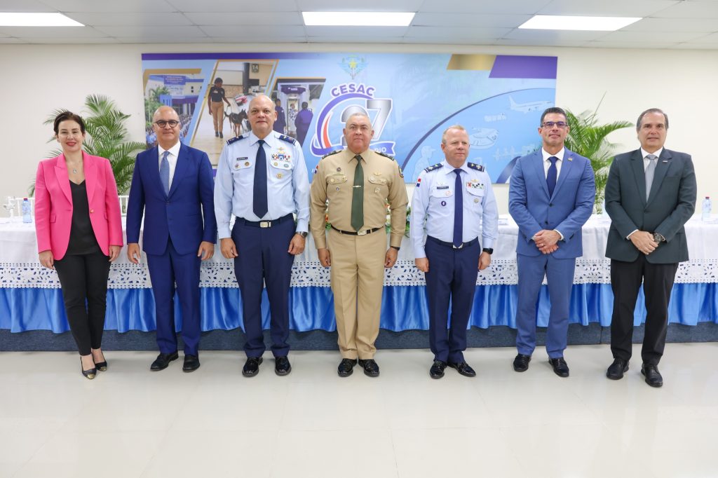 El director general del IDAC, Igor Rodríguez, encabezó el acto de cambio de mando del General de Brigada Piloto FARD, Enmanuel Souffront Tamayo