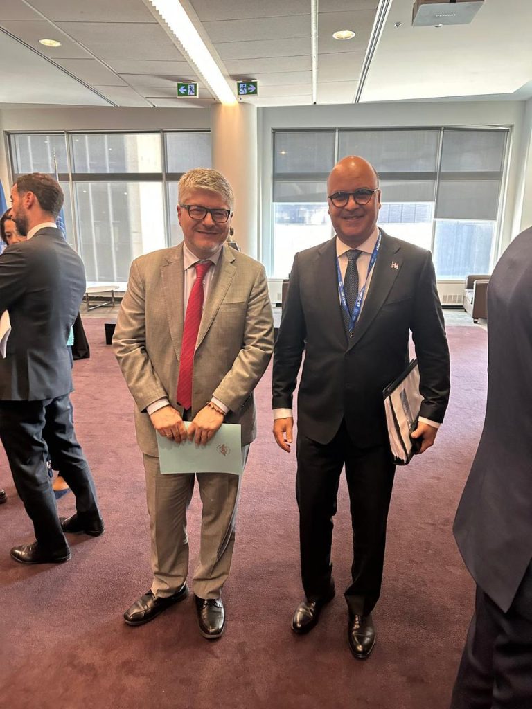 El presidente del Consejo de la Oaci, Juan Carlos Salazar junto al director general del Idac, Igor Rodríguez.