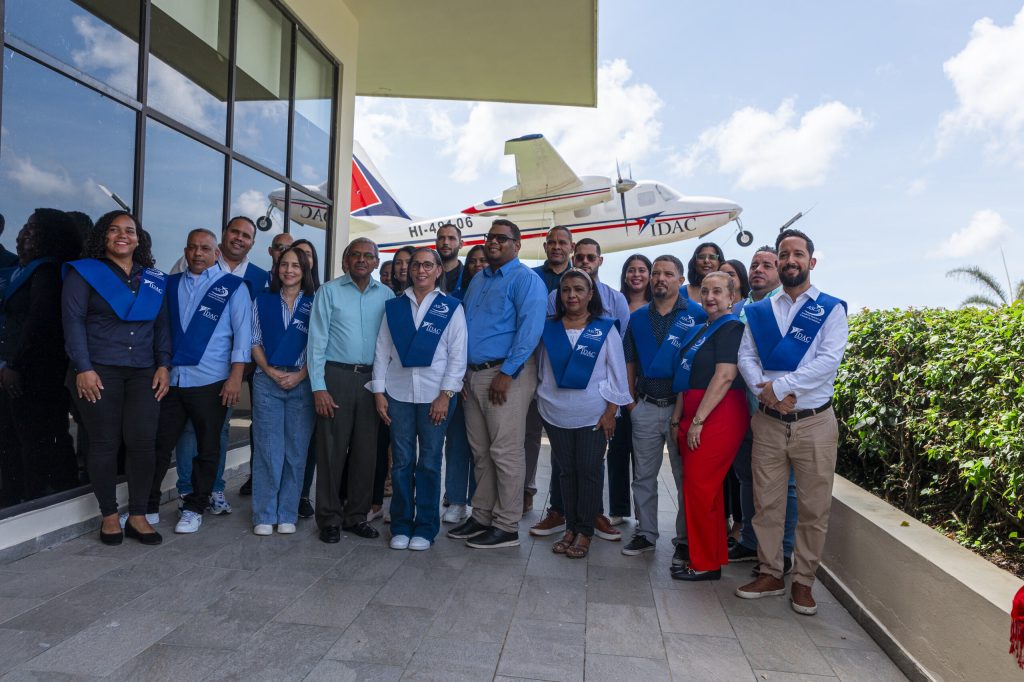 Docentes y Estudiantes del Curso Básico de Inspector de Aeródromos.
