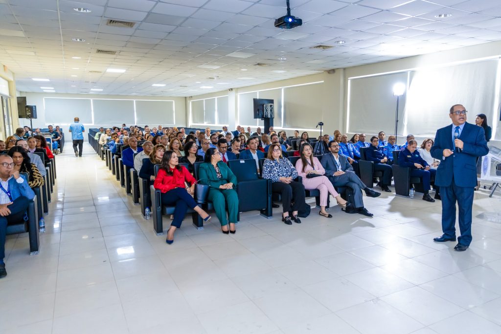 Público que asistió al conversatorio sobre la referida Ley.