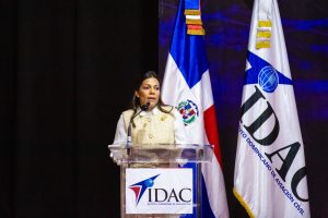 La subdirectora Paola Plá Puello durante sus palabras de apertura de la jornada.